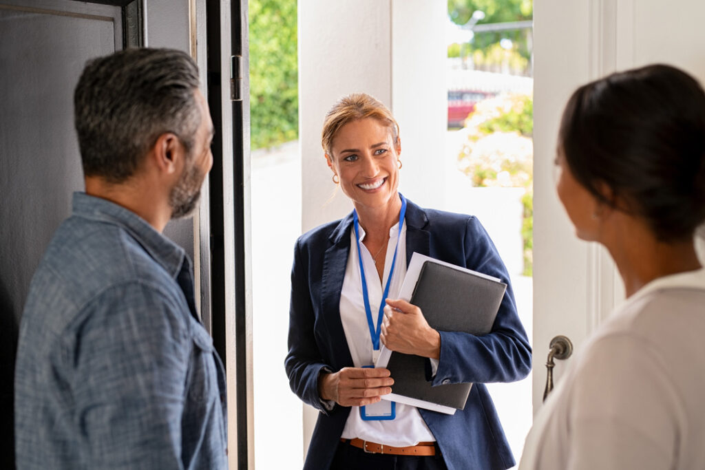 counselor meeting mature couple at home